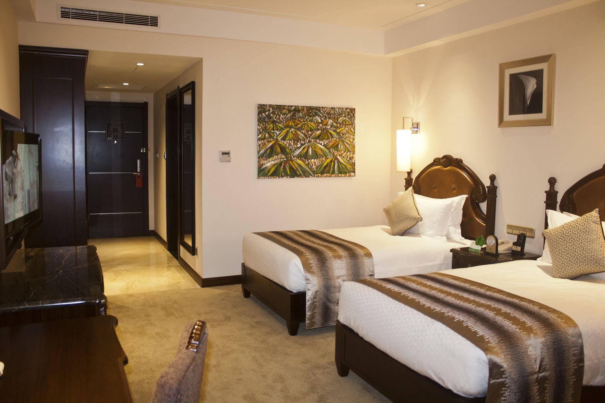Tang Palace Hotel Accra Extérieur photo