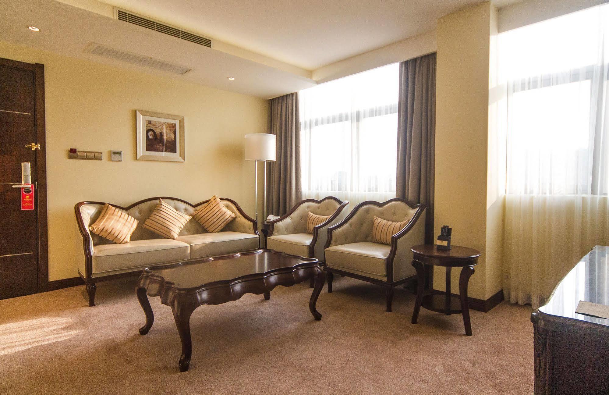 Tang Palace Hotel Accra Extérieur photo